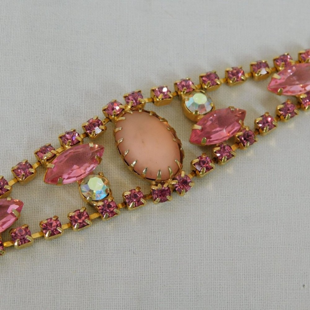 Pink White Crystal Bracelet Unsigned Gold Tone Textured Clasp 7" Long Juliana? - Picture 2 of 9
